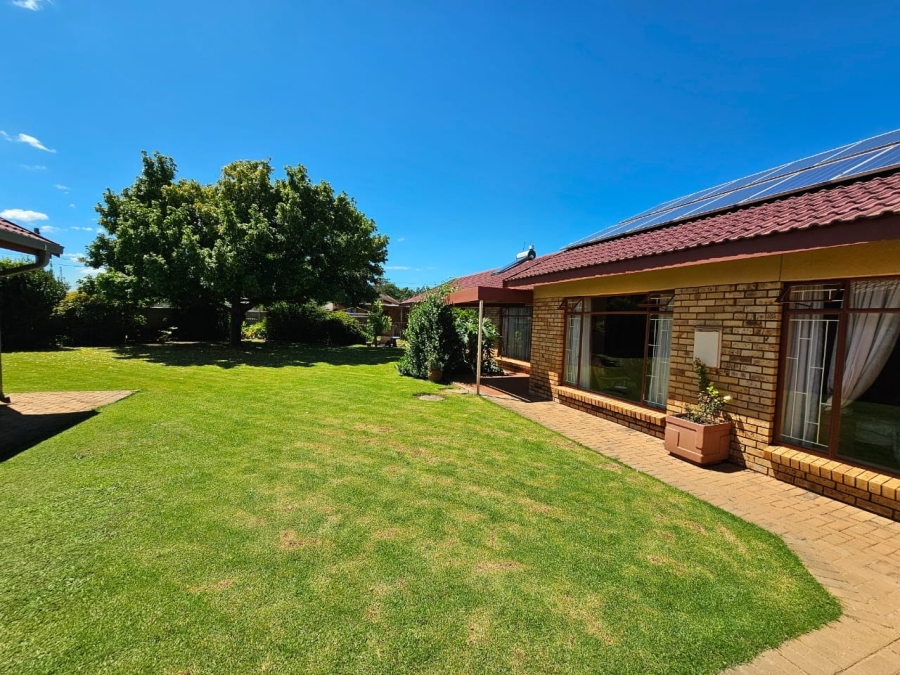 5 Bedroom Property for Sale in Miederpark North West